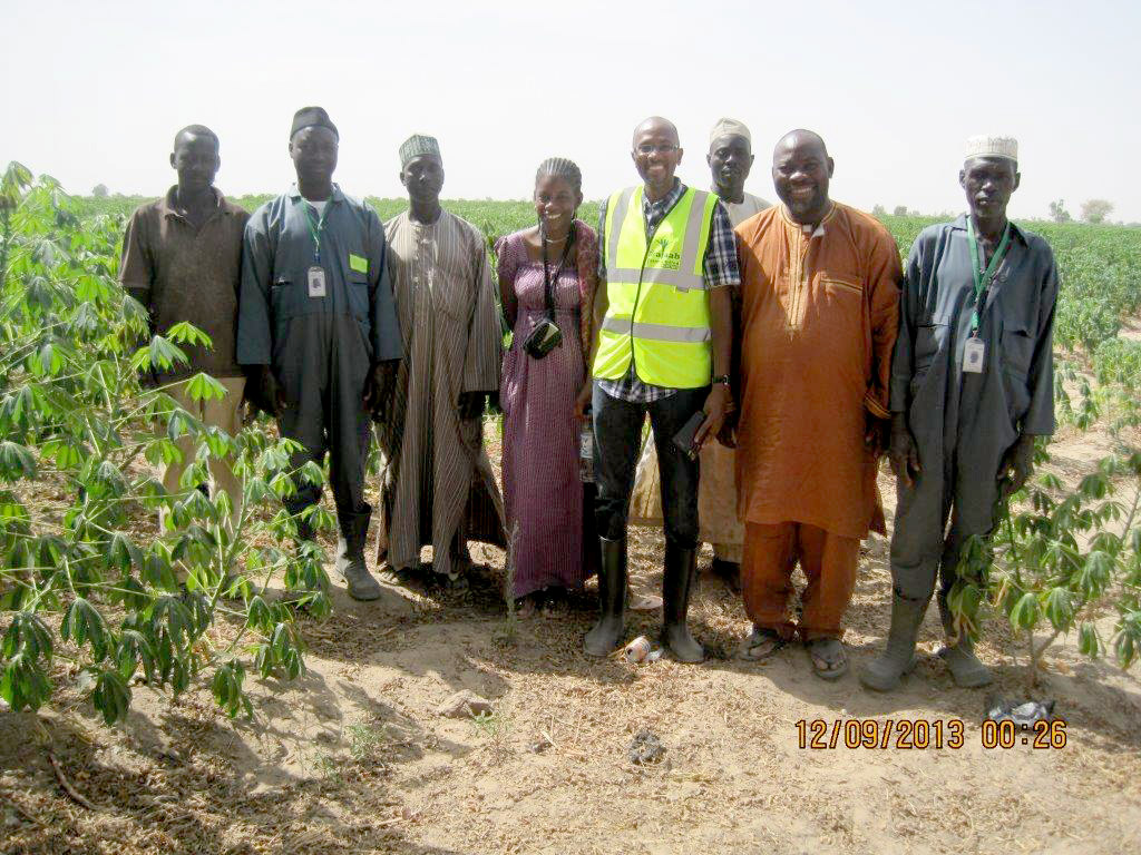 Dr Okechukwu (second from right), Abubakar (fourth from right)   and other farmers at the cassava farm