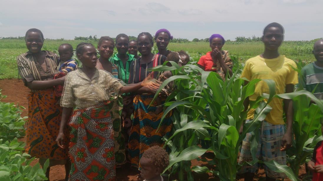 Mrs Elizabeth Tembo (far left, holding her child) with other members of her community participating in the SUN project in in Kipara, Chipata, Eastern Province