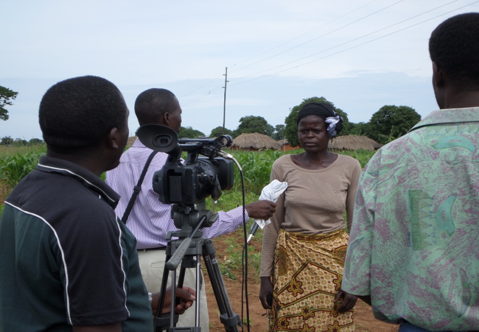 Mrs Lyness Zimba of Kapichila camp in Lundazi being interviewed by journalists about the benefits of the SUN project