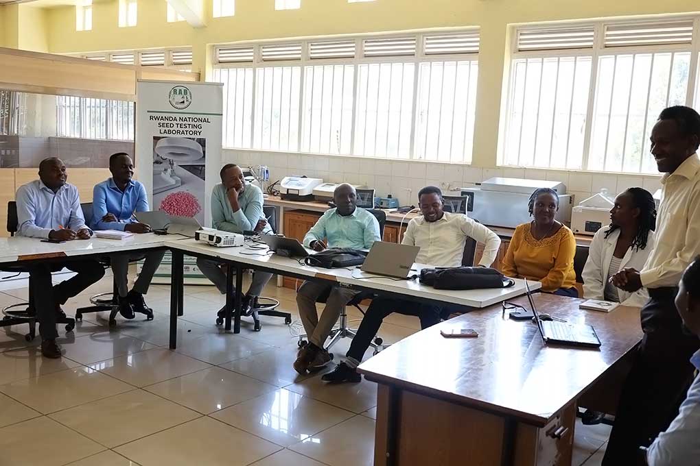 Dr Rudolph Shirima conducted a three-day training with seed inspectors from RICA and Rwanda Agriculture (RAB) on the use of LAMP device diagnosing cassava viral diseases 
