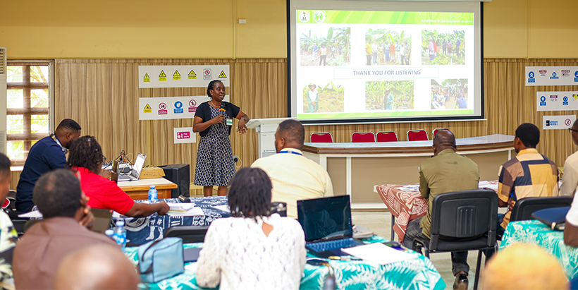Dr Dorcas Ibitoye of NIHORT presenting on banana seed systems in Nigeria and released varieties.