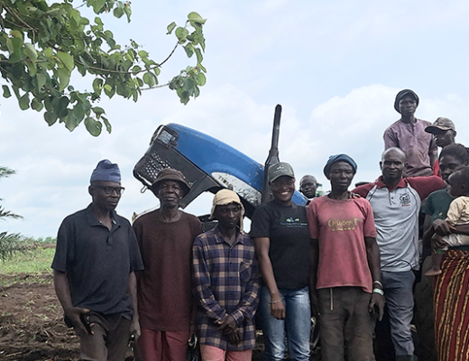 Dajie Odok with farmers at Tafa-tafa Area, Ijaiye Farm Settlement, Akinyele LGA.