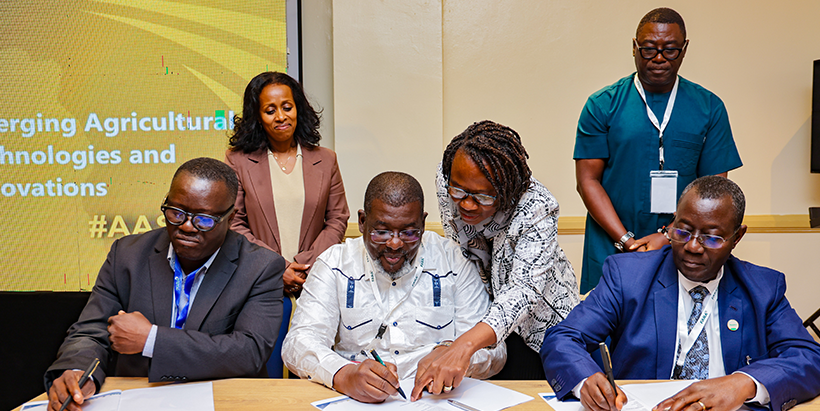 Head of the CGIAR Liaison Office for Africa, Covic Namukolo, IITA Deputy Director General for Partnership for Delivery and Scaling, Dr Tahirou Abdoulaye; ASARECA, Executive Director, Dr Sylvester Baguma, and Geoffrey Onaga representing Knowledge Management Community of Practice during the signing of the Framework at AASW9.