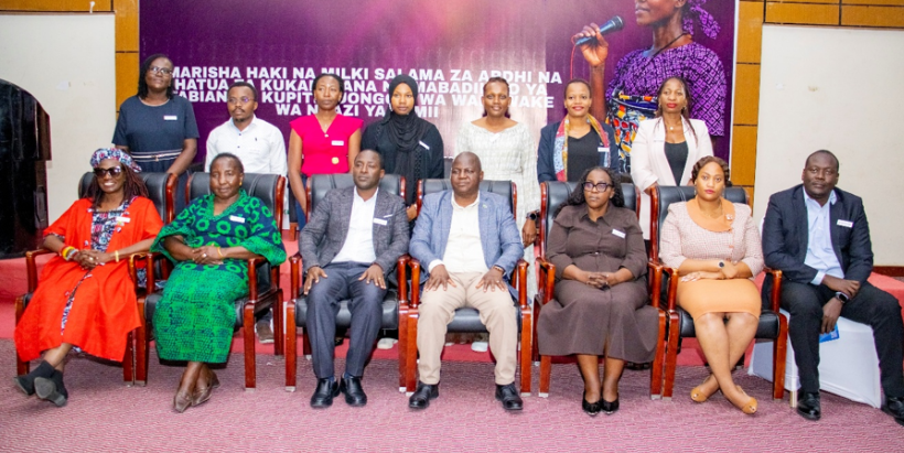 S4HL Symposium sponsor representatives, with the Deputy Minister for Lands, Housing and Human Settlements Development in the middle of the front row. (Photo credit: Landesa)